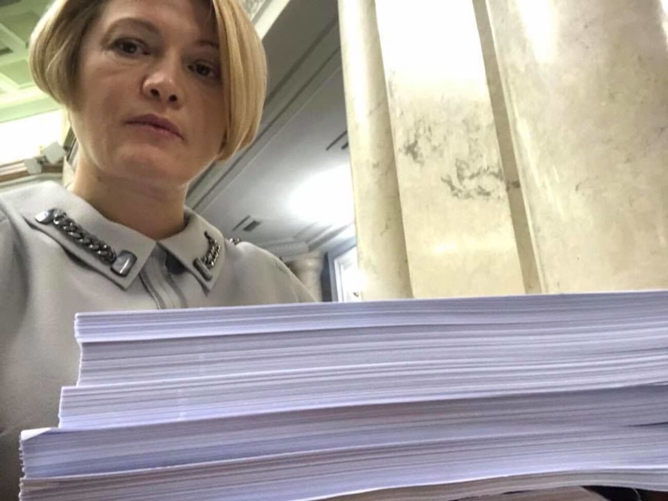 Утром депутаты получили пять стопок бумаг – фактически новый Избирательный кодекс. Бессистемный, репрессивный, с функциями суда для ЦИК