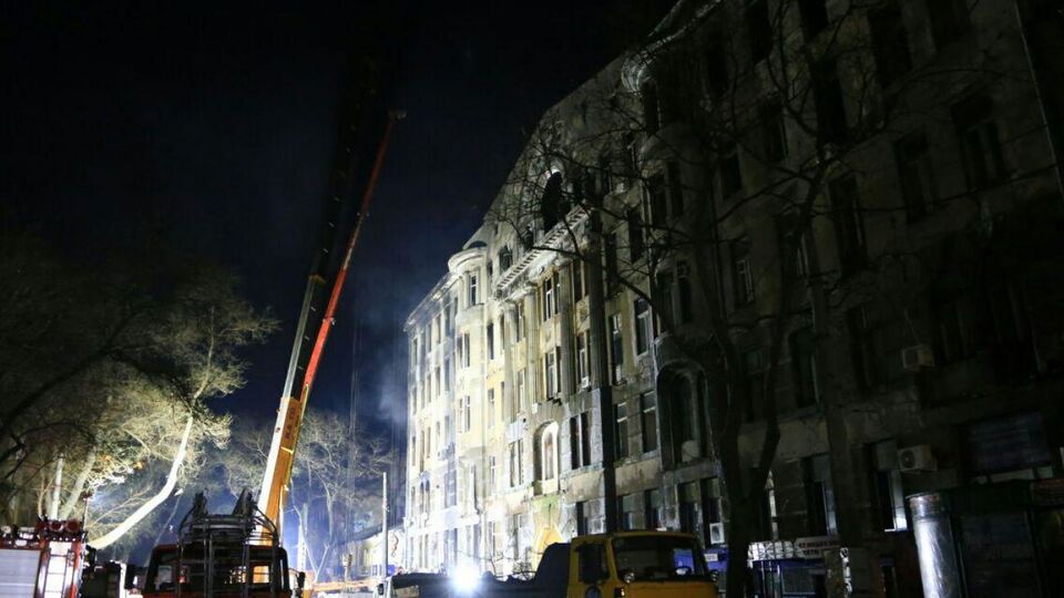 В результате пожара один человек погиб, еще около 30 пострадали