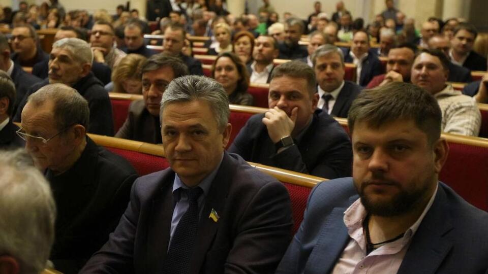 Инициативу поддержало 338 народных депутатов