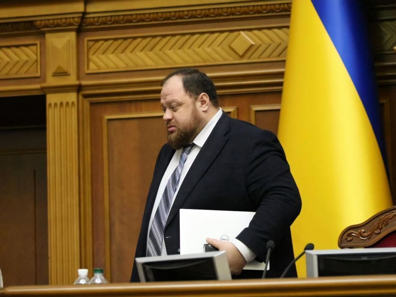 Стефанчук просив, щоб усі його відшкодування за оренду житла вирахували із зарплати