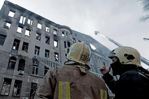 Спасатели работают с применением инженерной техники