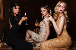 Предпочтение следует отдать светлому платью