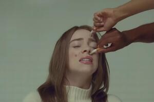 Режиссером видео стала сама Айлиш