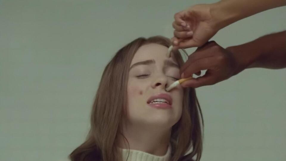 Режиссером видео стала сама Айлиш