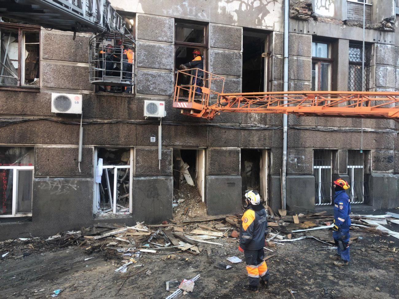 Зниклими безвісти внаслідок пожежі залишається 13 людей