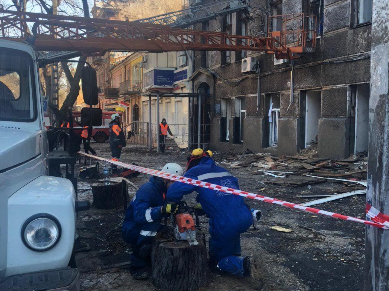 Станом на день 6 грудня відомо про трьох загиблих унаслідок пожежі