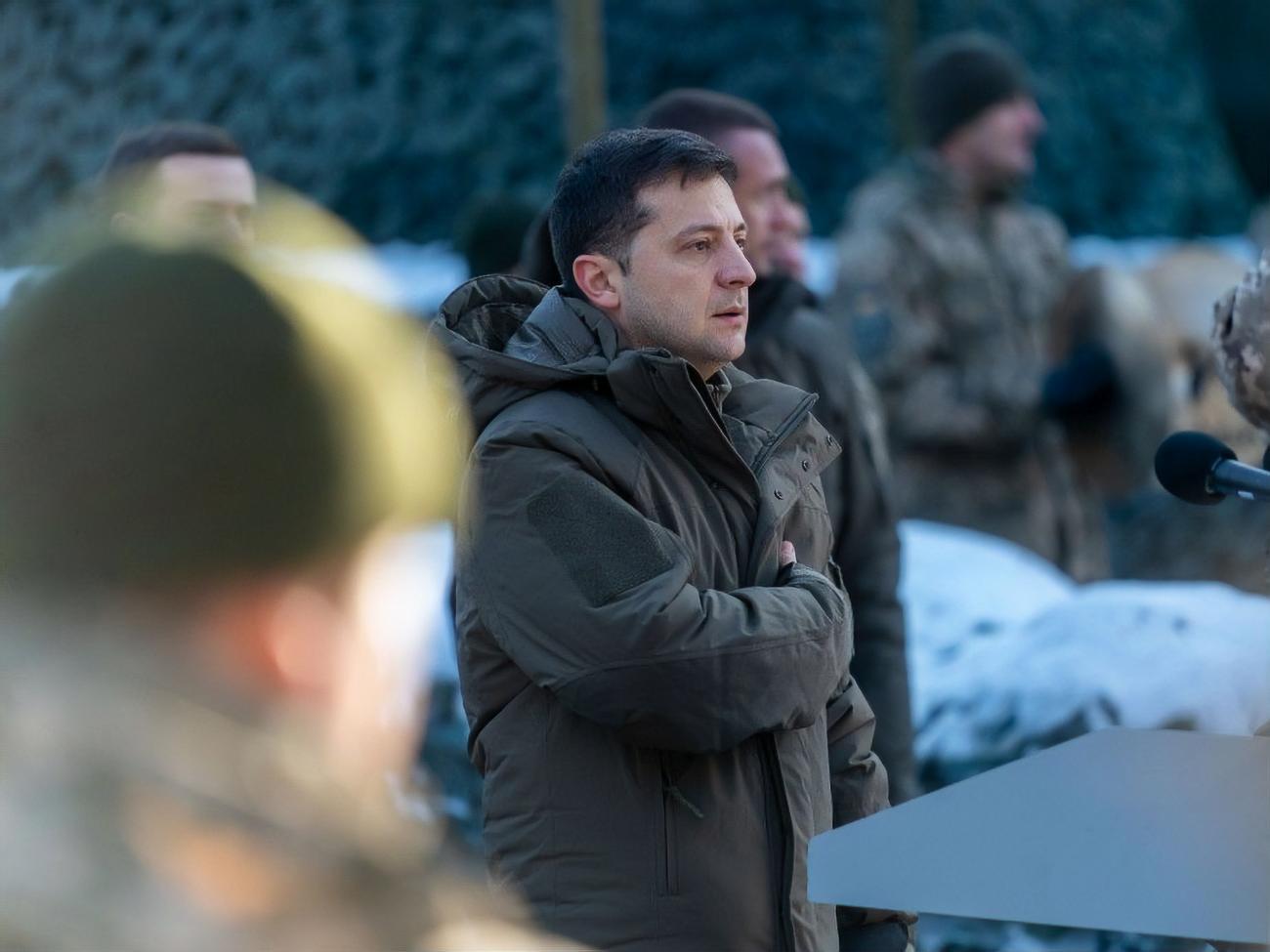 Зеленський вручив низку орденів із нагоди Дня волонтера