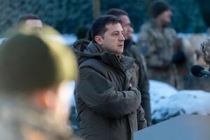 Зеленский вручил ряд орденов по случаю Дня волонтера
