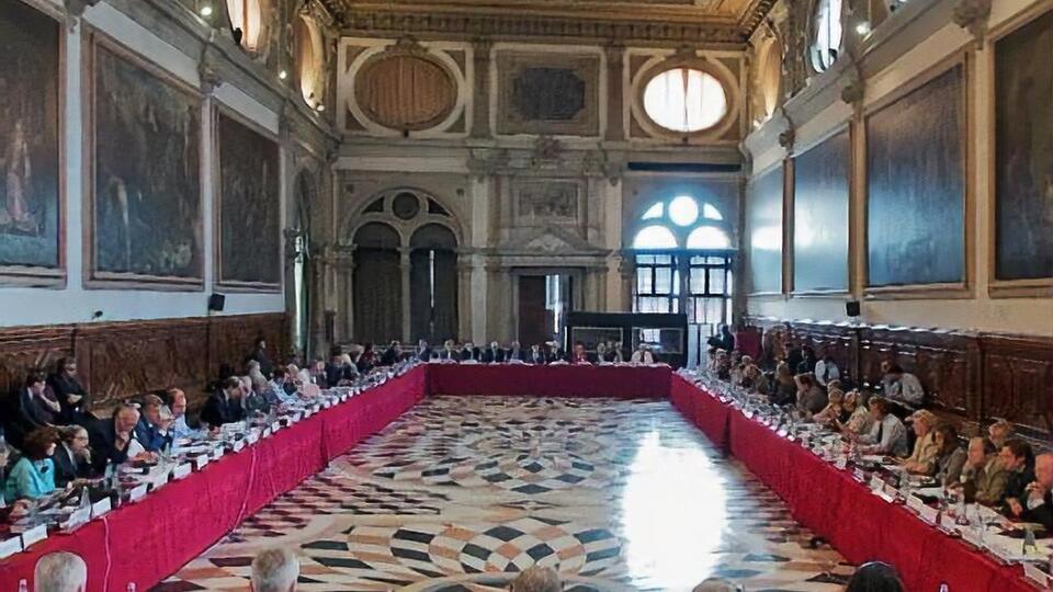 Венецианская комиссия раскритиковала украинский языковой закон и признала легитимность российской делегации в ПАСЕ