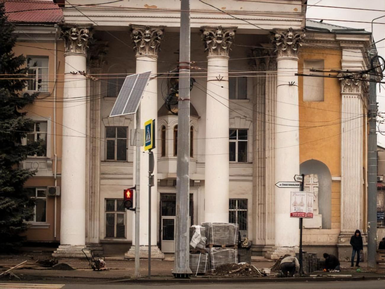 Архієпископ Климент повідомив, що робітники, які займалися ремонтом, обікрали собор Володимира і Ольги у Сімферополі