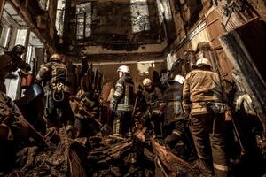 Спасатели продолжают искать под завалами еще 10 человек