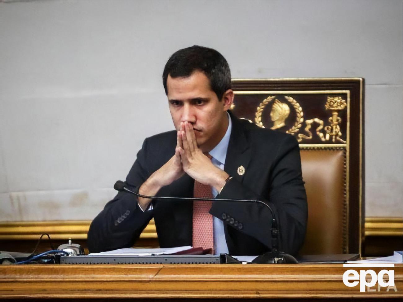 Гуайдо объявил себя исполняющим обязанности президента Венесуэлы в январе