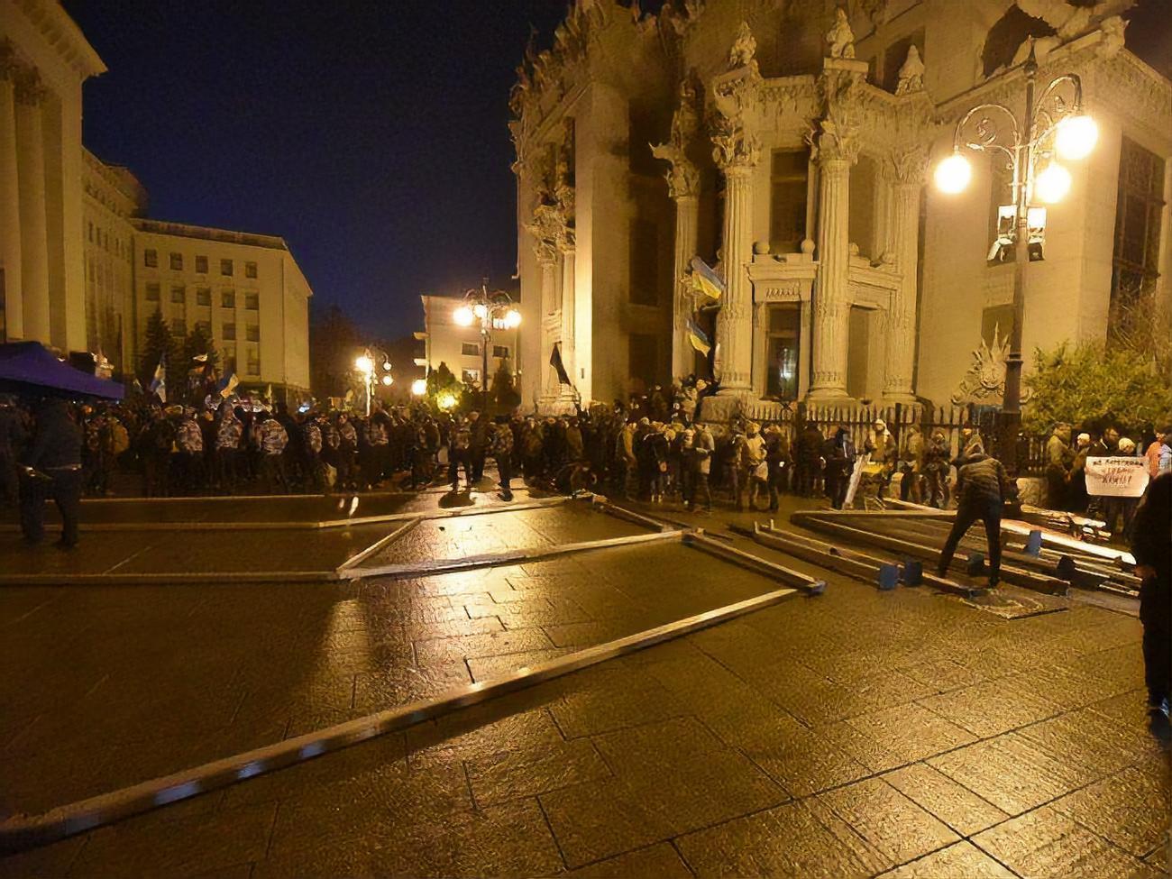 Біля будівлі Офісу президента розпочався мітинг "Варта на Банковій"