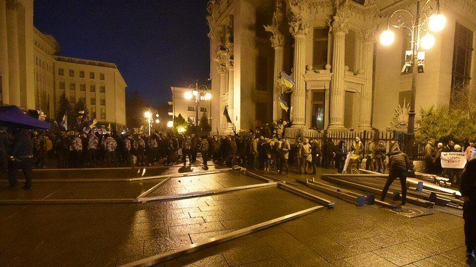 Біля будівлі Офісу президента розпочався мітинг "Варта на Банковій"