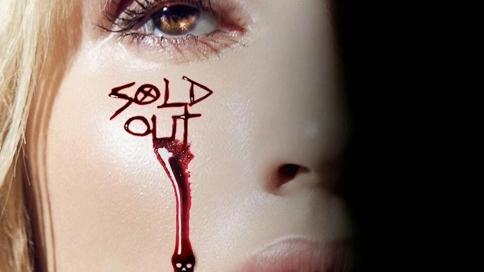 Трек супроводили закривавленим обличчям співачки