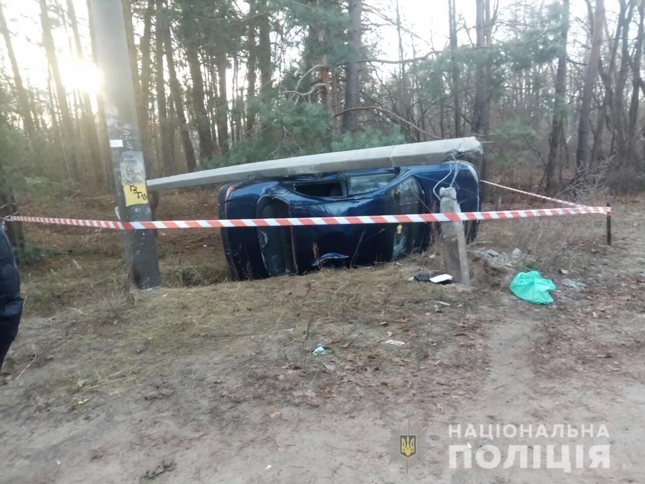 Автомобіль занесло на узбіччя