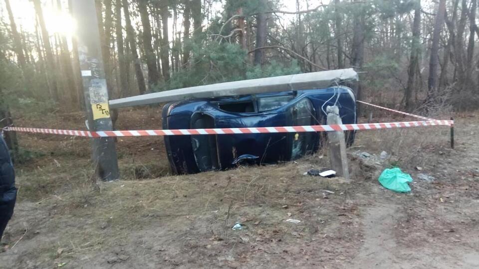 Автомобиль занесло на обочину