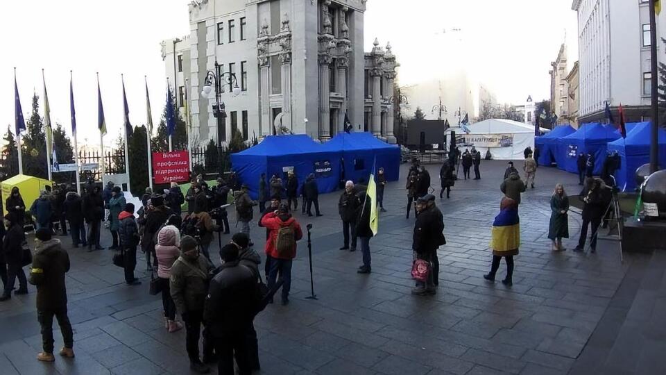 8 грудня біля Офісу президента розпочали акцію "Варта на Банковій"