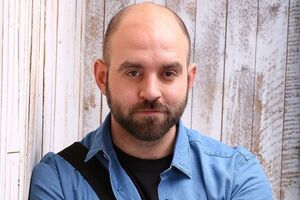 В России тельняшка убила косоворотку. А теперь пытается проделать то же самое еще и с вышиванкой
