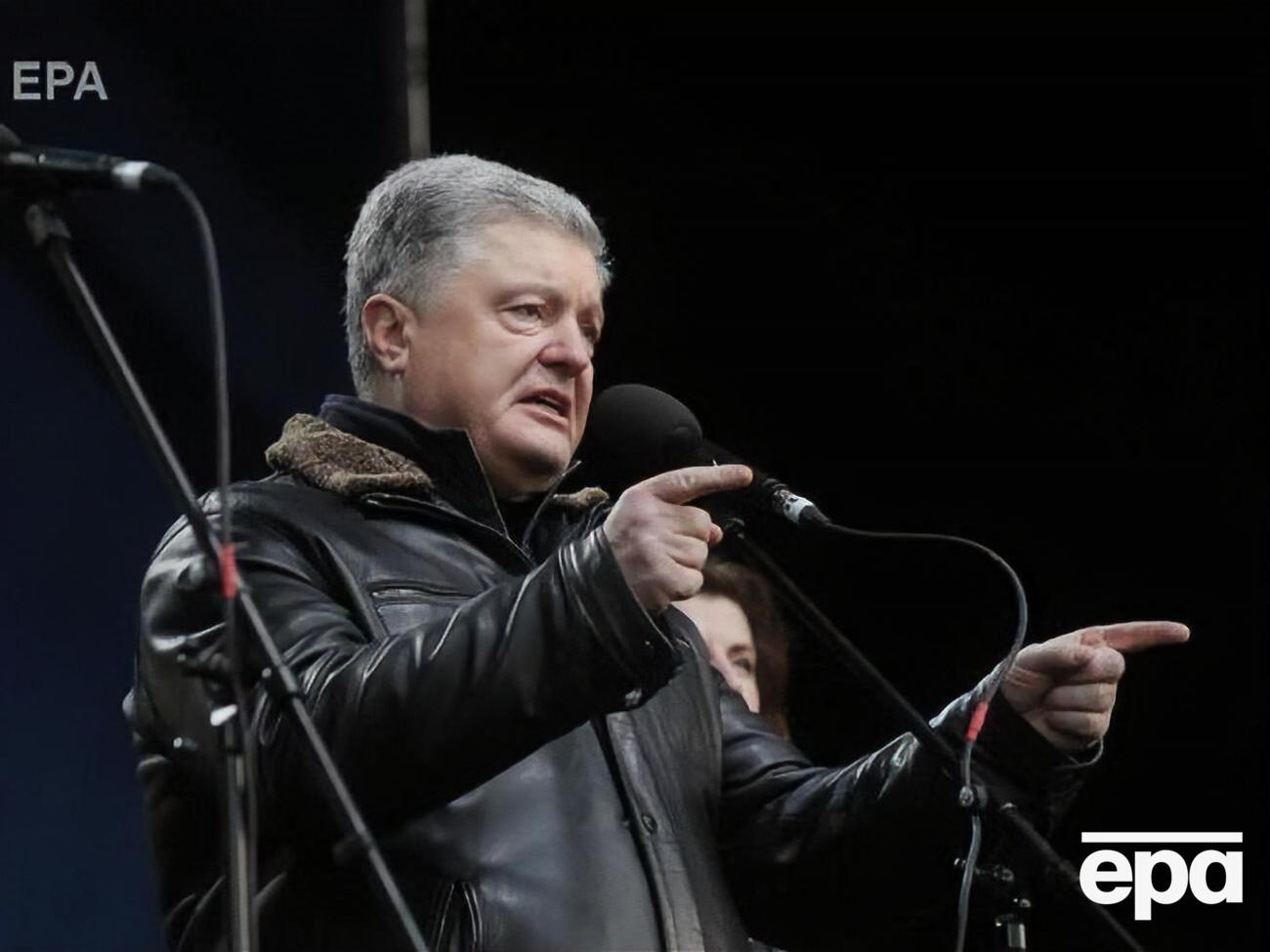 8 грудня на Майдані зі сцени виступив Порошенко