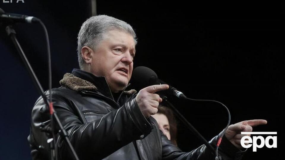 8 грудня на Майдані зі сцени виступив Порошенко