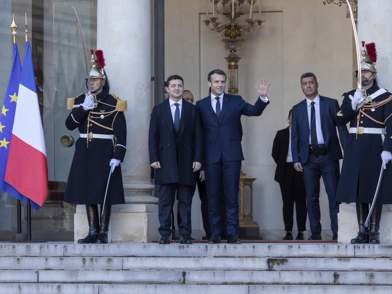 Зеленського зустрів президент Франції Еммануель Макрон