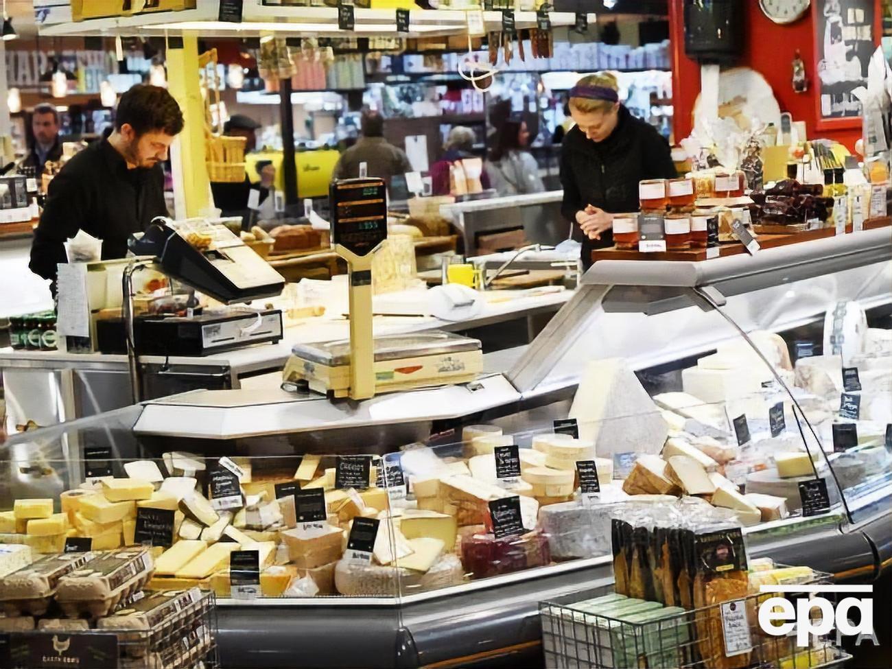 По данным Госстата Украины, украинцы тратят на продукты питания 46,2% своих доходов