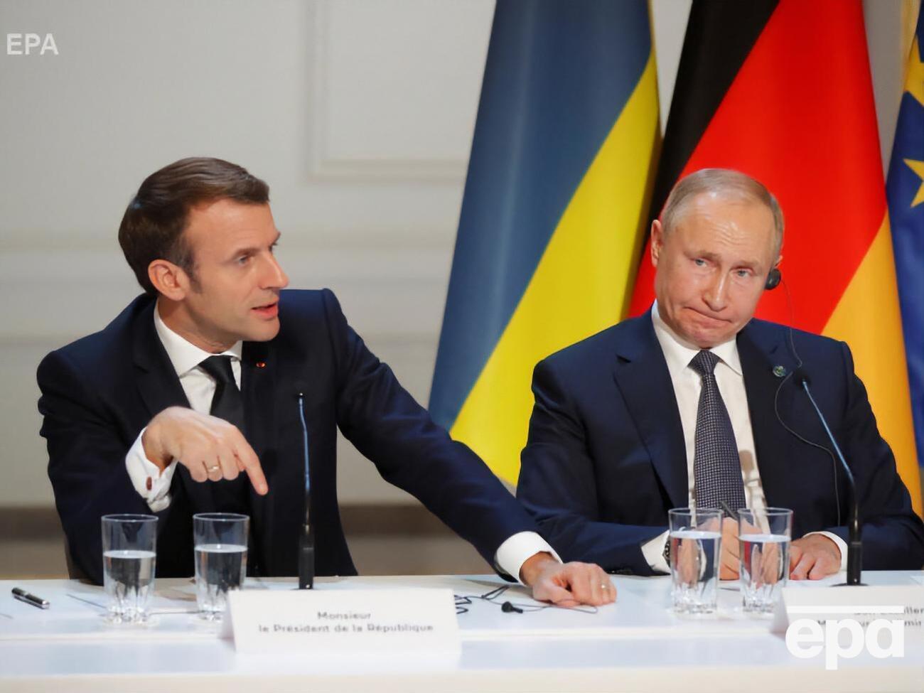 Макрон (слева) не называл сроков для проведения выборов