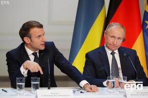 Макрон (слева) не называл сроков для проведения выборов