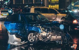 Водителя Mazda пришлось доставать из автомобиля при помощи спецсредств