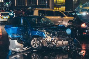 Водителя Mazda пришлось доставать из автомобиля при помощи спецсредств