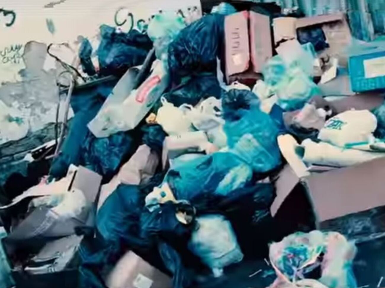 Житель Керчи отметил, что таким грязным город был разве что после распада СССР