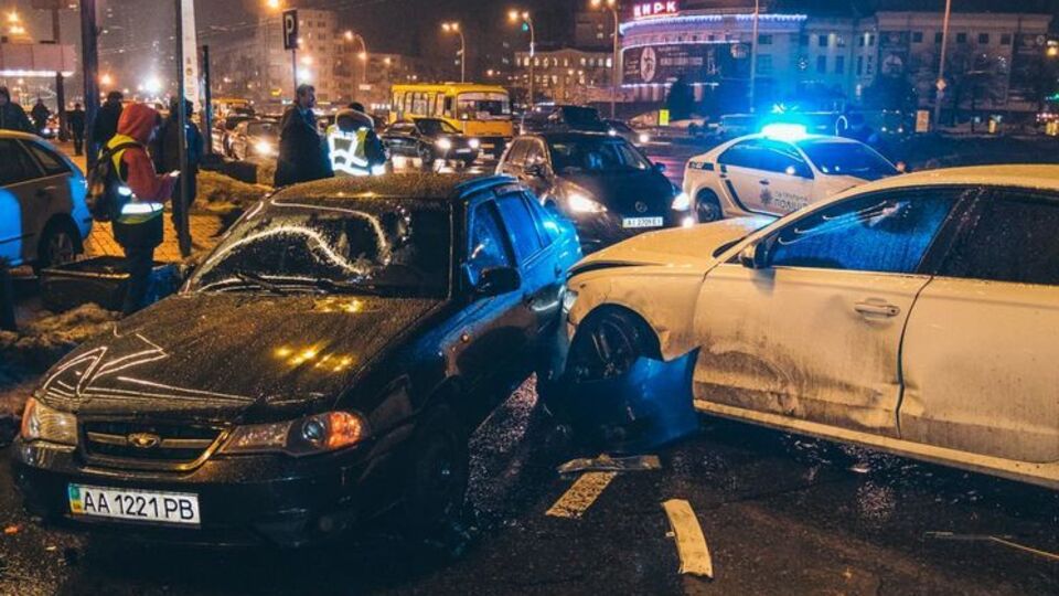 Унаслідок аварії госпіталізовано двох людей