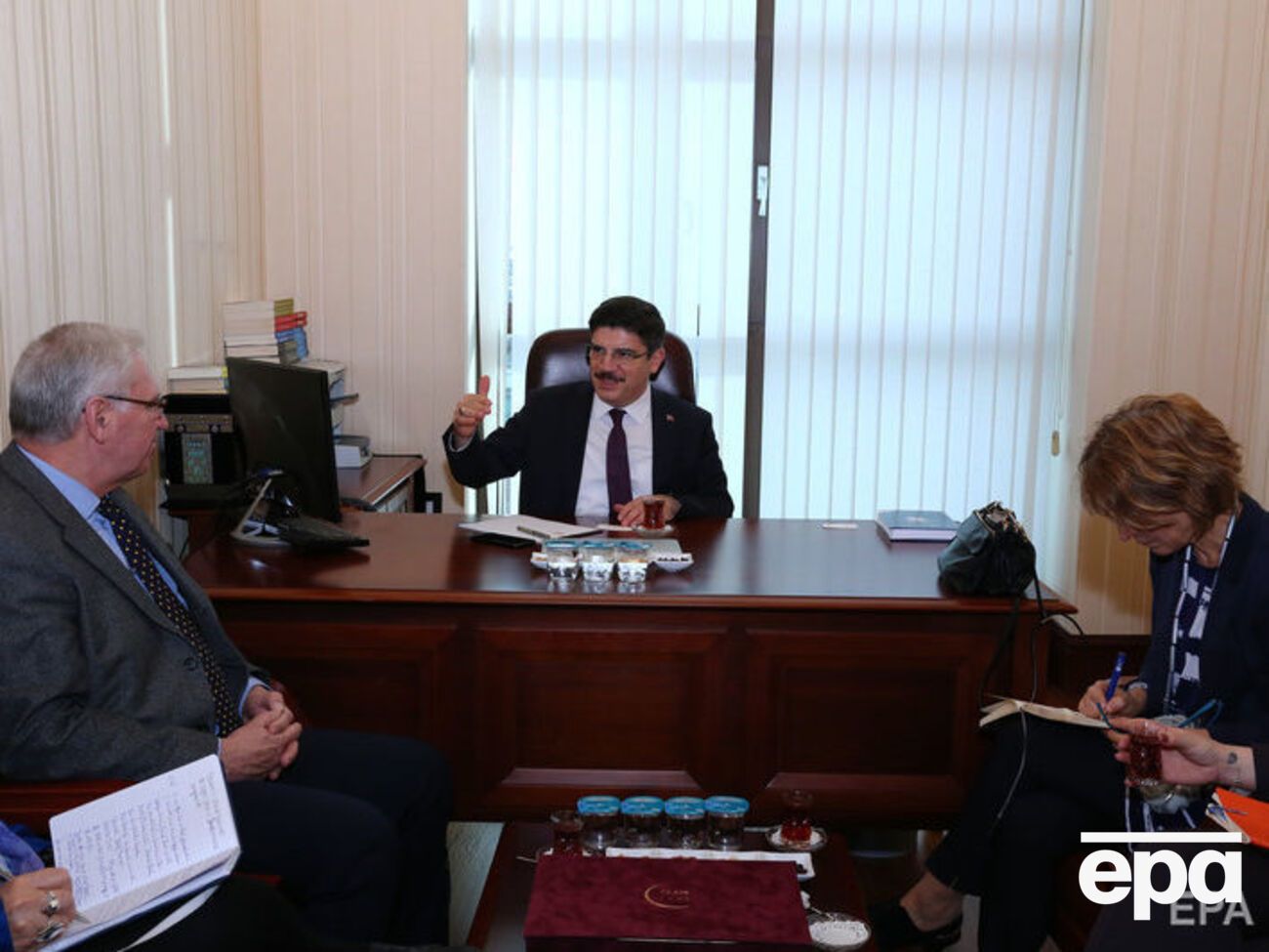 Актай (по центру) заявил, что власти Саудовской Аравии защищают наследного принца