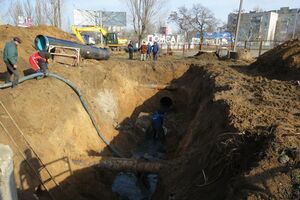 Ремонт аварійного колектора триває цілодобово