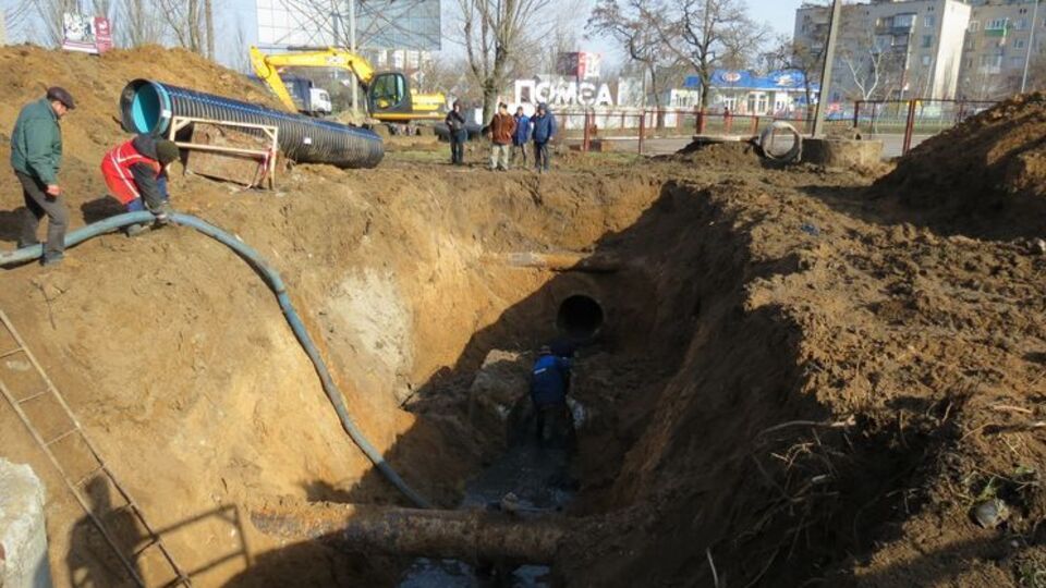 Ремонт аварійного колектора триває цілодобово