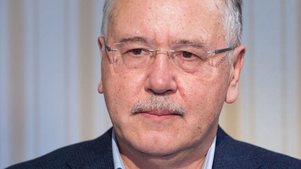 Гриценко був міністром оборони України у 2005–2007 роках