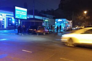 В автомобиль, на котором ехала Богомолец, врезались "Жигули"
