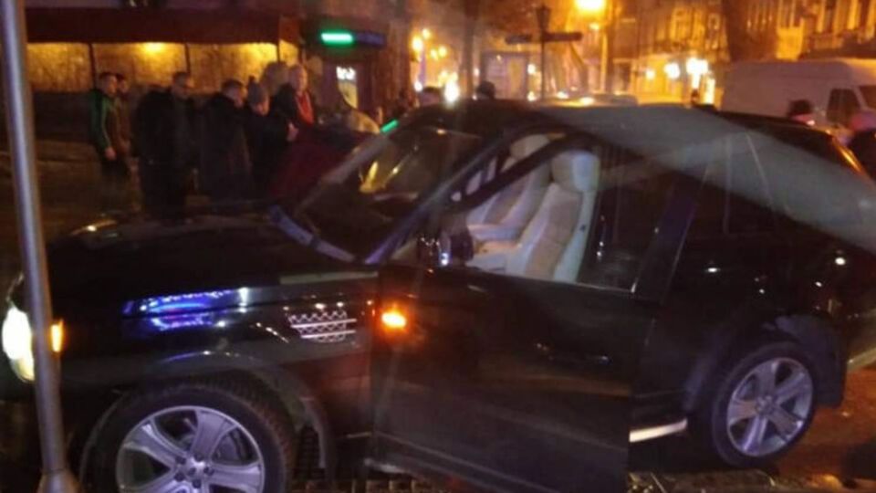 За кермом автомобіля з Богомолець перебував військовослужбовець Повітряних сил України