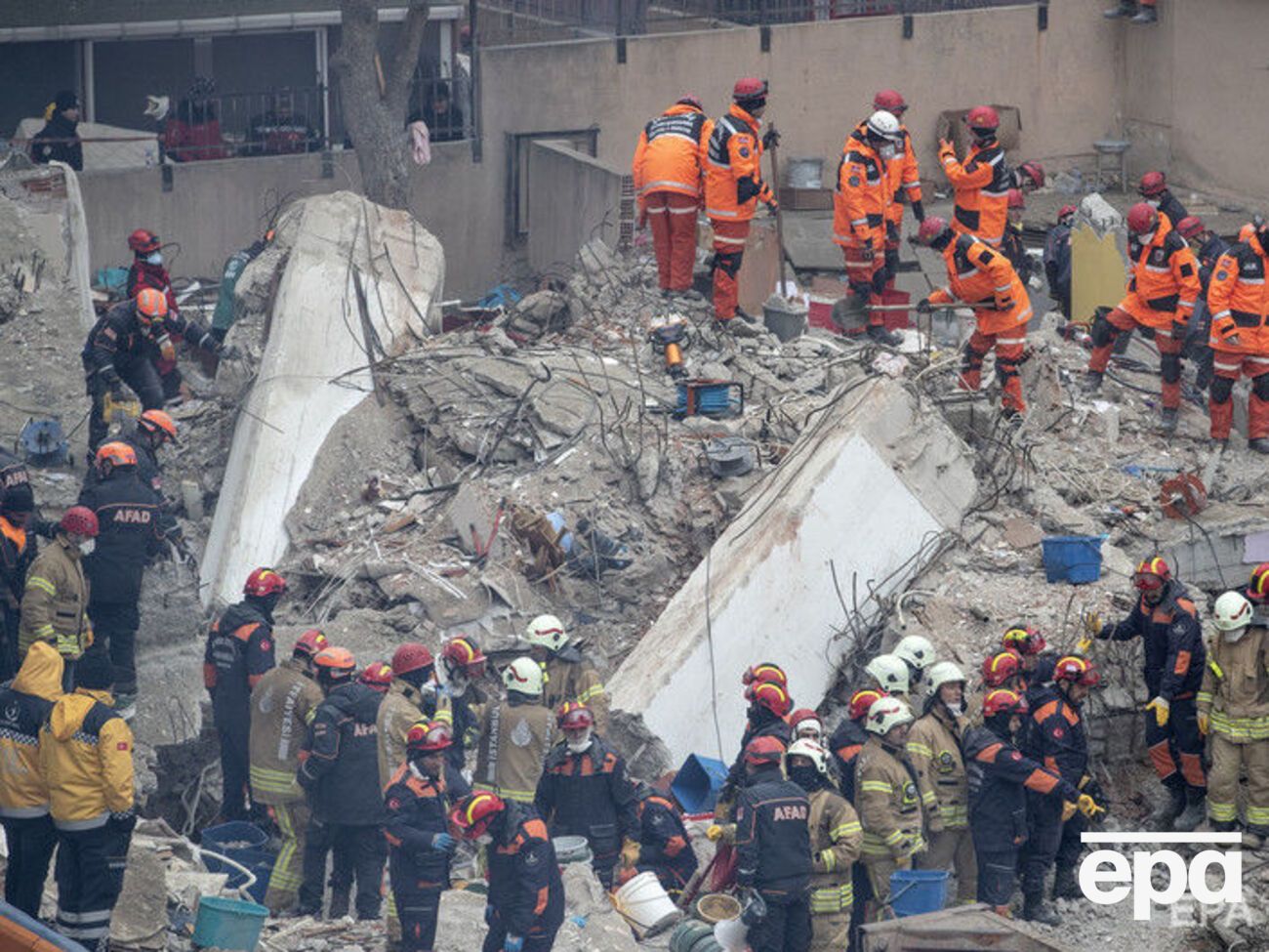 Власти по-прежнему не называют причин взрыва