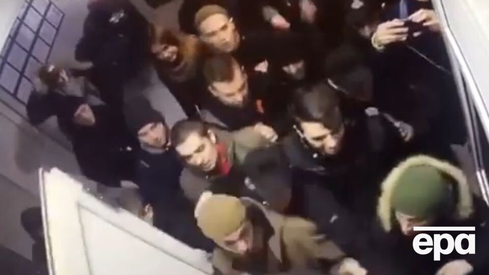 Геращенко утверждает, что полиция была вынуждена применить силу в целях предотвращения захвата Подольского райотдела