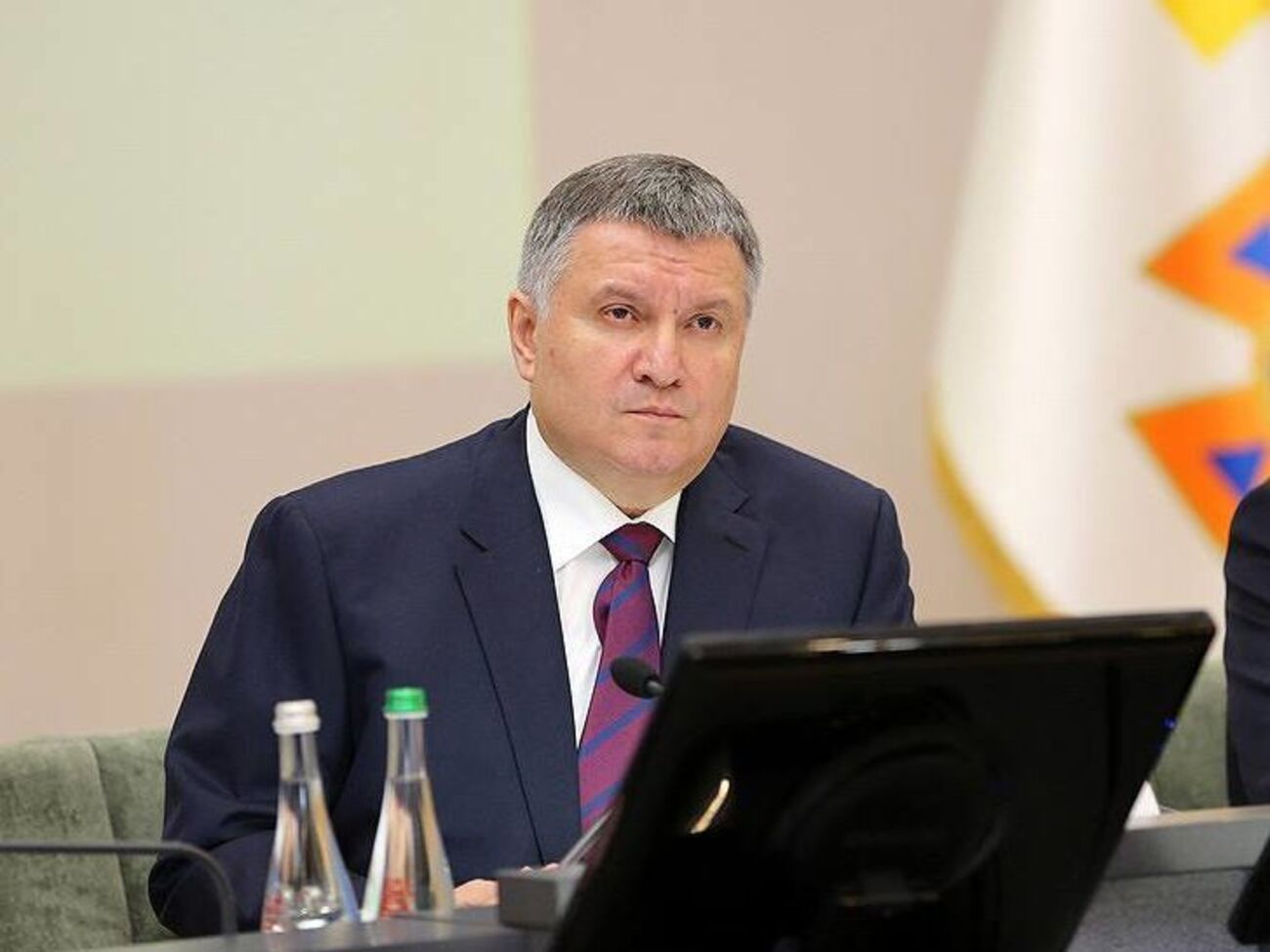 Аваков о поведении полицейского:&nbsp;За это стоит просить прощения у людей и стоит сделать выводы