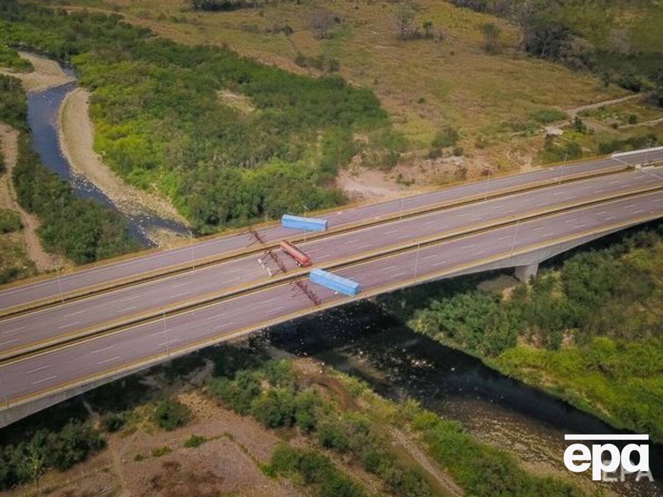 Власти Венесуэлы приказали блокировать границу с Колумбией