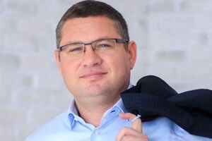 Голова Херсонської облдержадміністрації Андрій Гордєєв заявив, що Рищука усунули на час розслідування