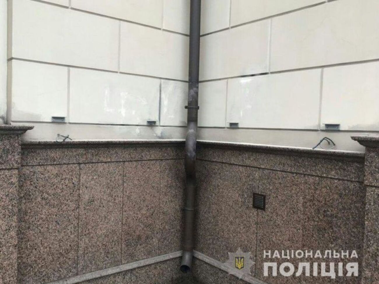 Поліція встановлює причетних до пошкодження фасаду храму в Запоріжжі