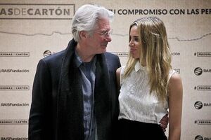 У Гира и Сильвы родился первый ребенок – СМИ