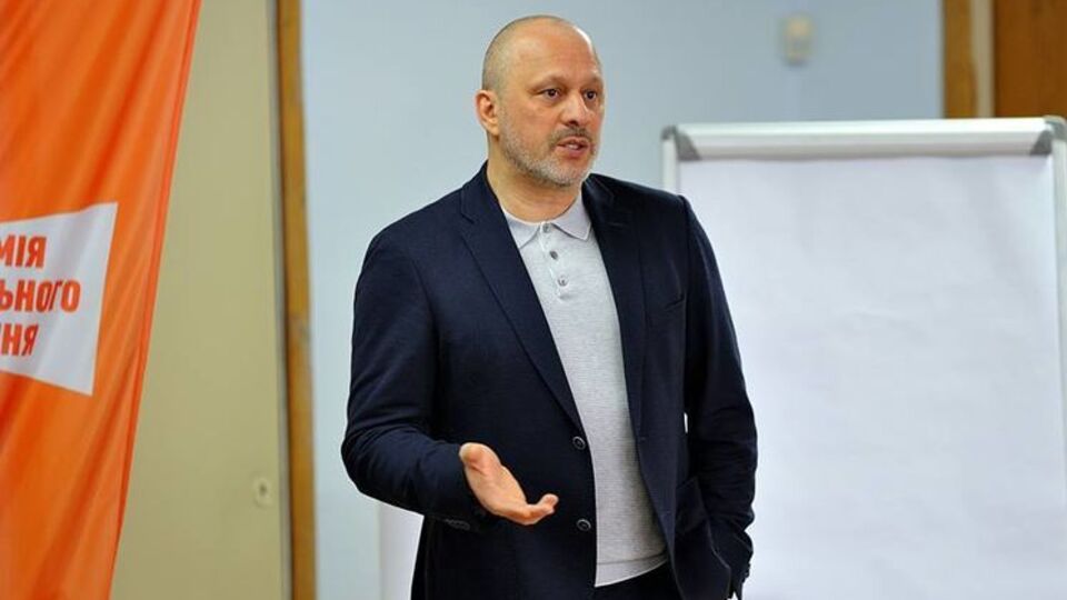 31 січня наглядова рада НСТУ вирішила розірвати контракт з Аласанією