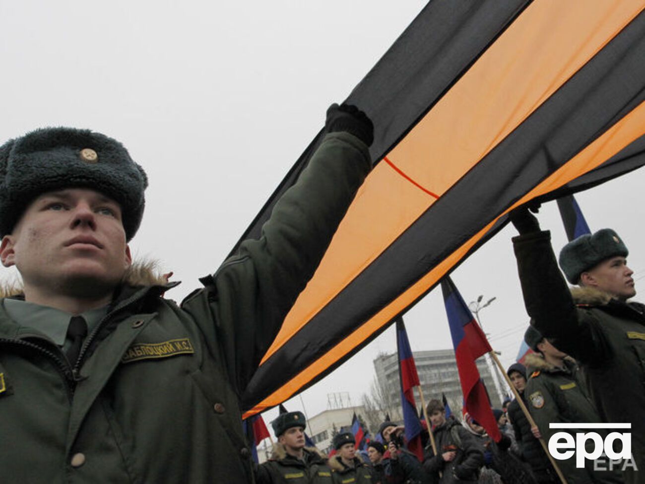 По данным группы ИС, в оккупированных районах Донецкой области боевики пытаются привлечь местных жителей в свои ряды высокими зарплатами
