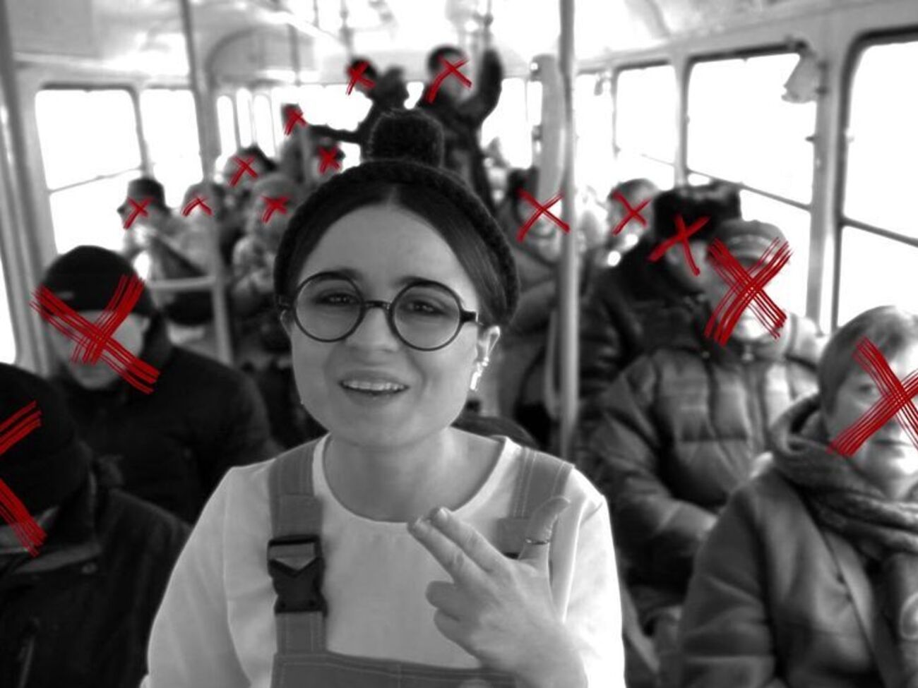 Некоторые сцены клипа сняты в общественном транспорте