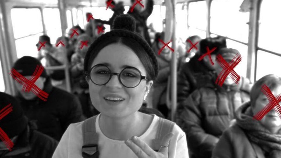 Некоторые сцены клипа сняты в общественном транспорте